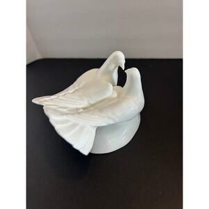 Porcelain Figurine White Love Doves Heart Base Devotion Royal Doulton HN 3467